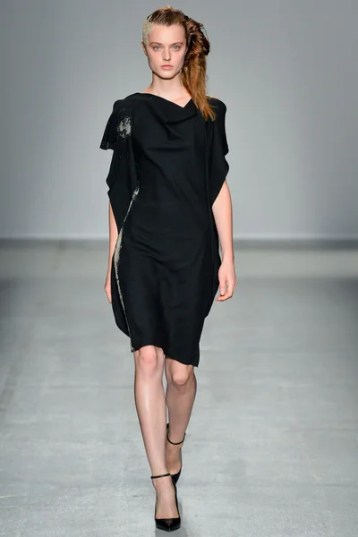 Look 32